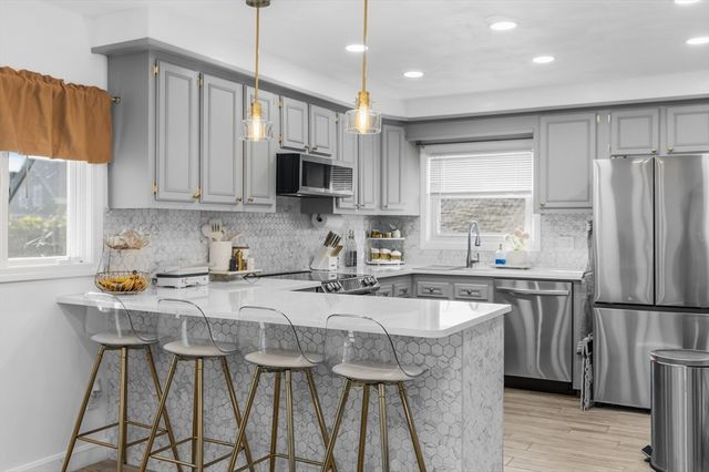 115 Division St, New Bedford, MA 02744