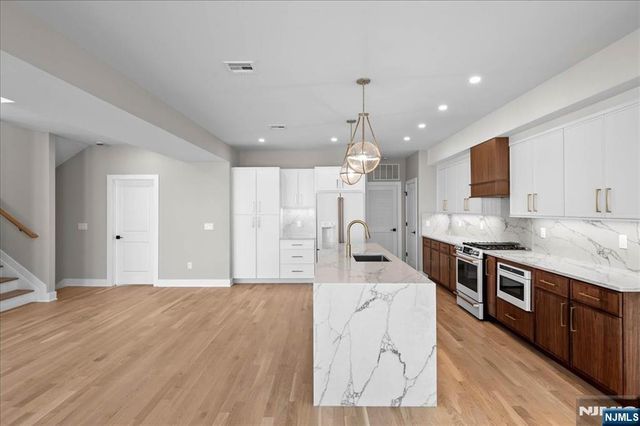 17 I Street, Seaside Park, NJ 08752