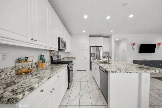 370 Campbell Court, Santa Paula, CA 93060