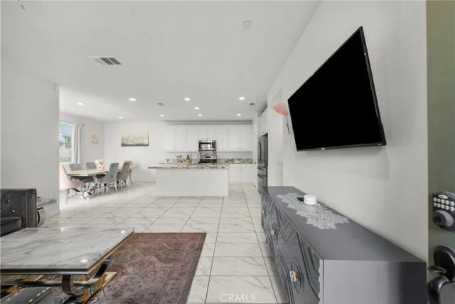 370 Campbell Court, Santa Paula, CA 93060