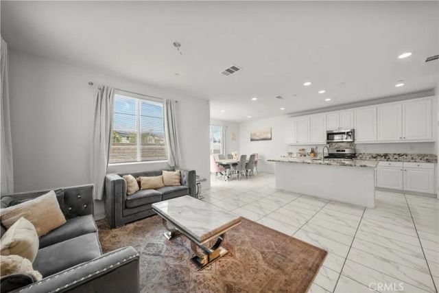 370 Campbell Court, Santa Paula, CA 93060