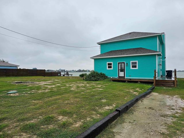 139 Lakeshore DR, Rockport, TX 78382