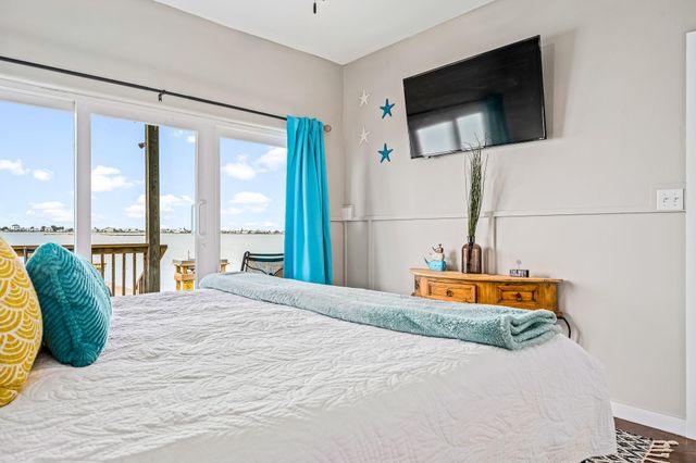 139 Lakeshore DR, Rockport, TX 78382