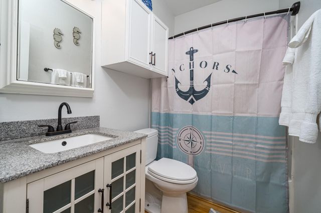 139 Lakeshore DR, Rockport, TX 78382