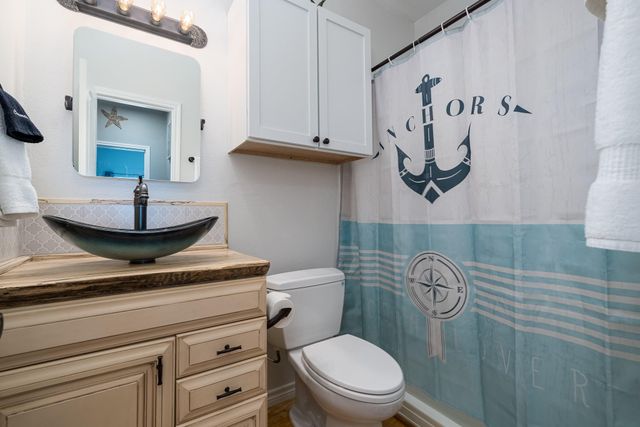 139 Lakeshore DR, Rockport, TX 78382