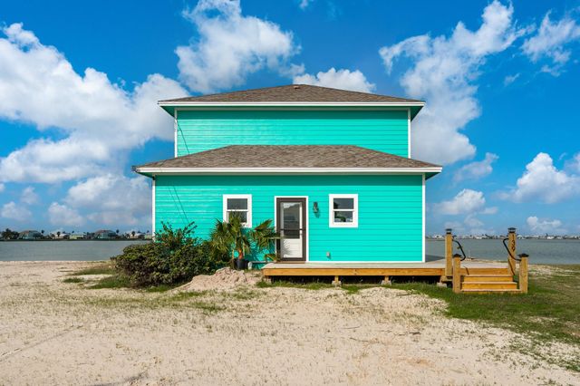 139 Lakeshore DR, Rockport, TX 78382