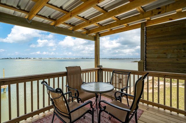 139 Lakeshore DR, Rockport, TX 78382