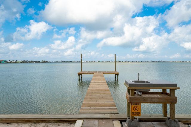 139 Lakeshore DR, Rockport, TX 78382