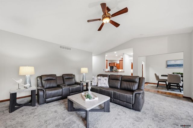 2439 emily Lane, Lincoln, NE 68512