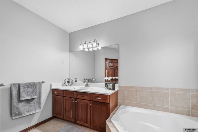 2439 emily Lane, Lincoln, NE 68512