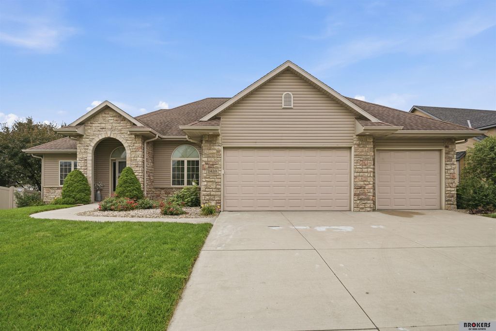 2439 emily Lane, Lincoln, NE 68512