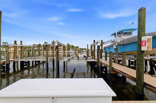 2775 KIPPS COLONY DRIVE S 305, Gulfport, FL 33707