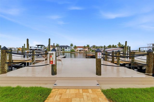 2775 KIPPS COLONY DRIVE S 305, Gulfport, FL 33707
