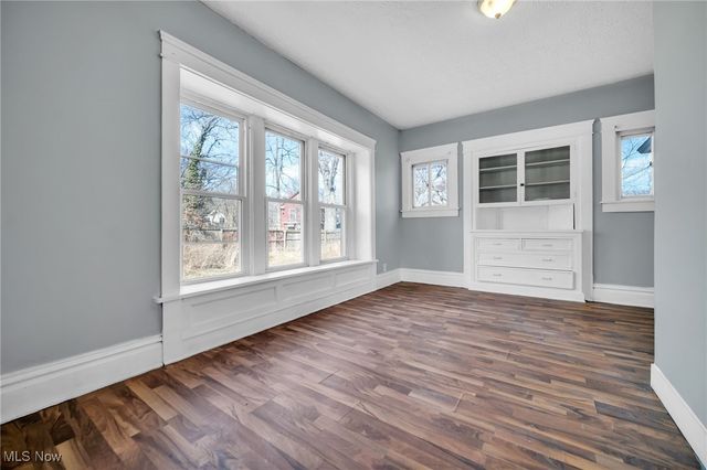 243 S Balch Street, Akron, OH 44302