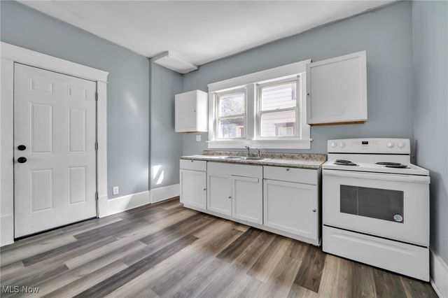 243 S Balch Street, Akron, OH 44302