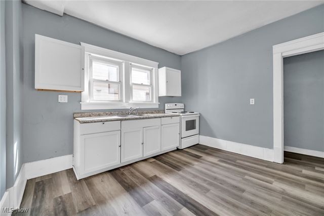 243 S Balch Street, Akron, OH 44302