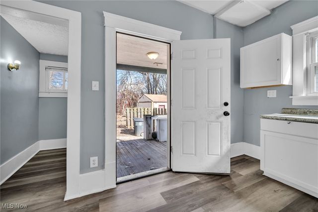 243 S Balch Street, Akron, OH 44302