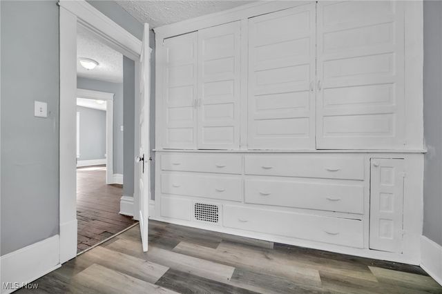 243 S Balch Street, Akron, OH 44302