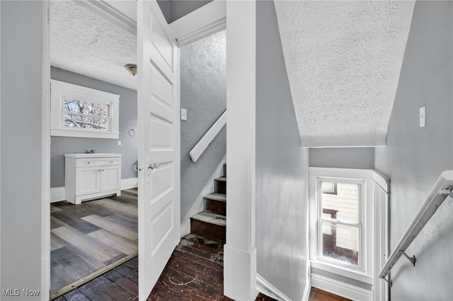 243 S Balch Street, Akron, OH 44302