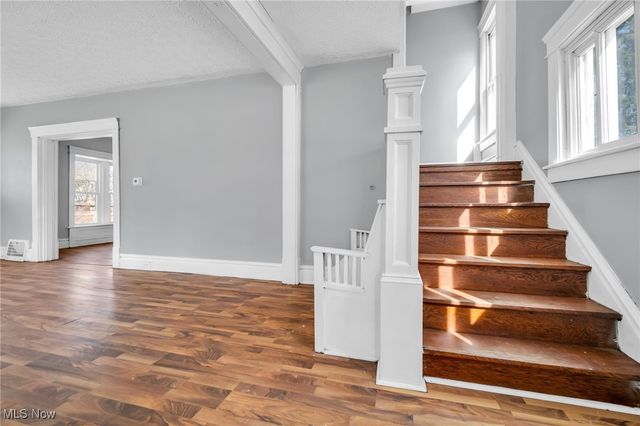 243 S Balch Street, Akron, OH 44302