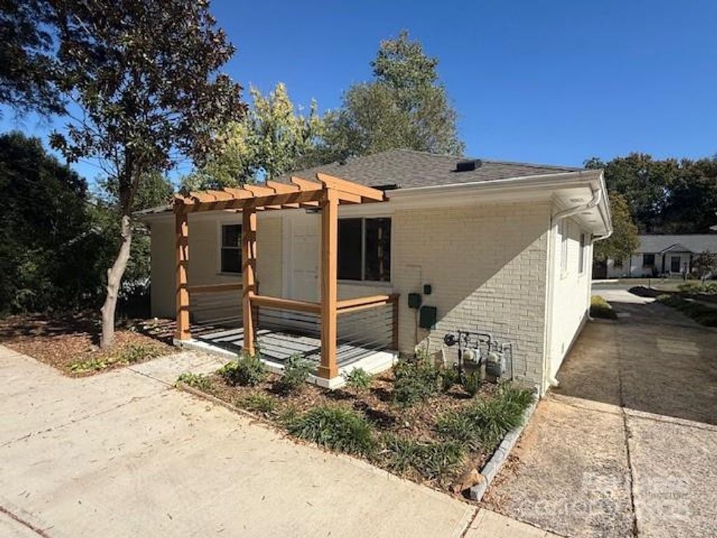 2123 Thurmond Place, Charlotte, NC 28205