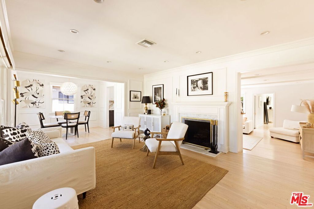 13128 Hartsook Street, Sherman Oaks, CA 91423