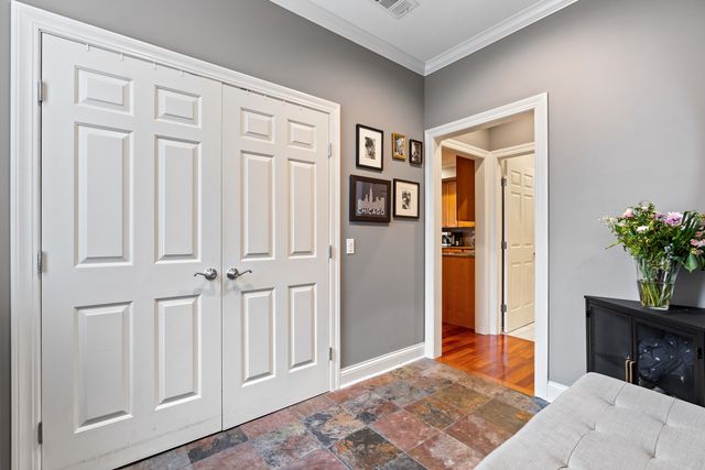 1056 W Lawrence Avenue 2C, Chicago, IL 60640
