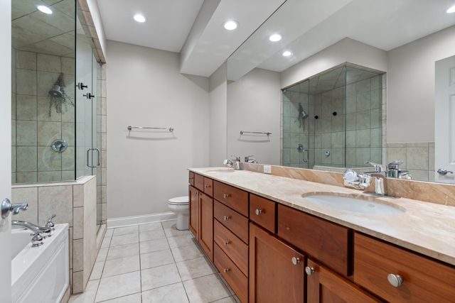 1056 W Lawrence Avenue 2C, Chicago, IL 60640
