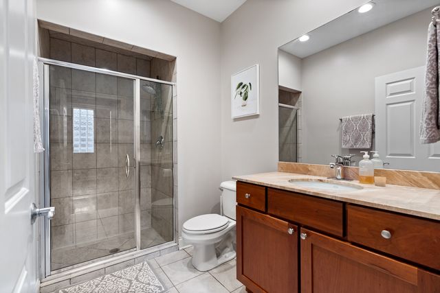 1056 W Lawrence Avenue 2C, Chicago, IL 60640