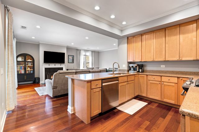 1056 W Lawrence Avenue 2C, Chicago, IL 60640