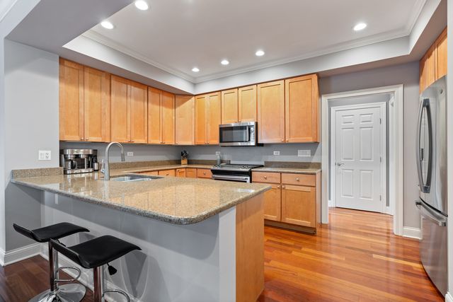 1056 W Lawrence Avenue 2C, Chicago, IL 60640
