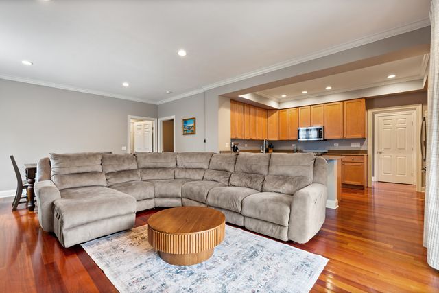 1056 W Lawrence Avenue 2C, Chicago, IL 60640