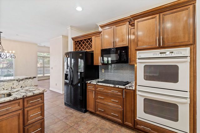 10820 WHISPER HOLLOW CV, Collierville, TN 38017