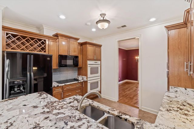 10820 WHISPER HOLLOW CV, Collierville, TN 38017