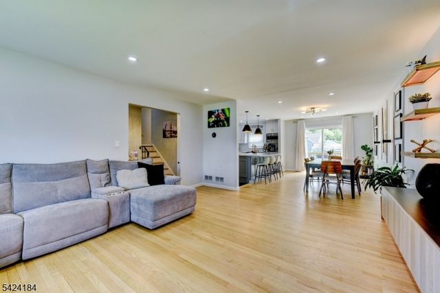 305 Buttfield Dr, Plainfield City, NJ 07060