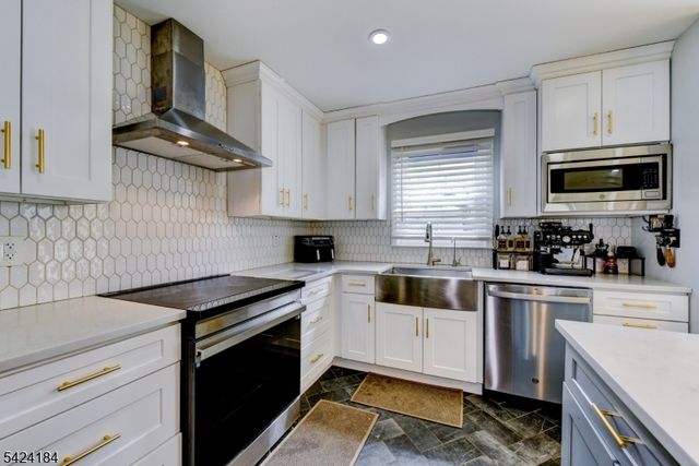 305 Buttfield Dr, Plainfield City, NJ 07060