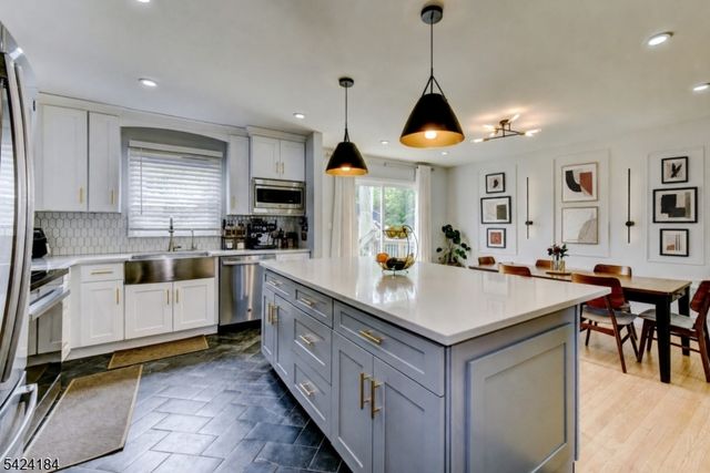 305 Buttfield Dr, Plainfield City, NJ 07060