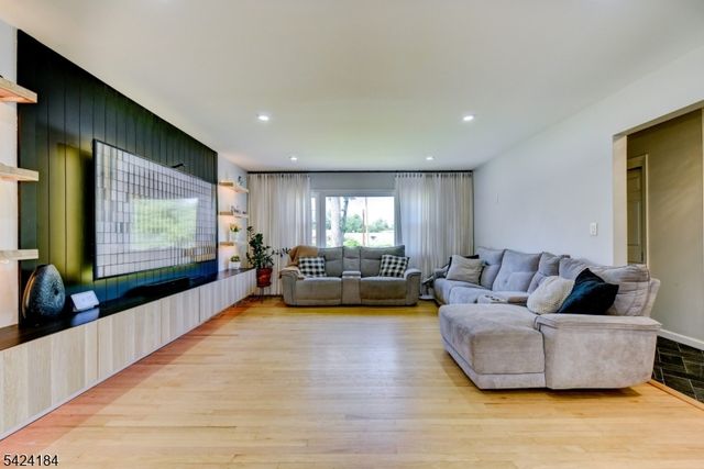 305 Buttfield Dr, Plainfield City, NJ 07060