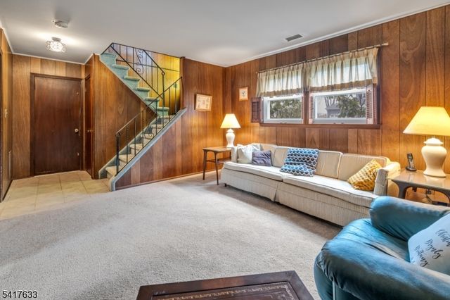 10 Falcon Rd, Mount Olive Twp., NJ 07836