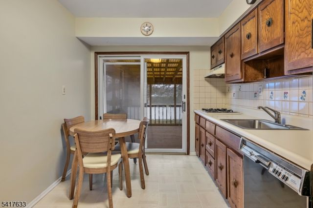 10 Falcon Rd, Mount Olive Twp., NJ 07836