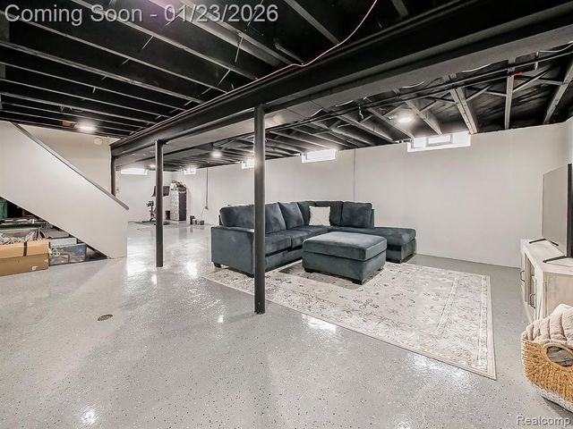 8170 Gerald Avenue, Warren, MI 48093