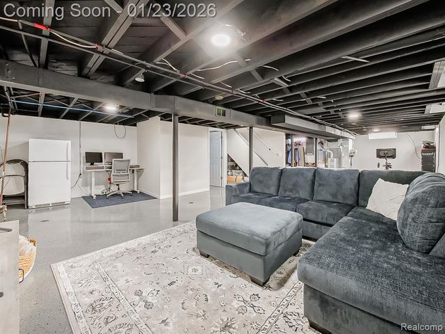 8170 Gerald Avenue, Warren, MI 48093