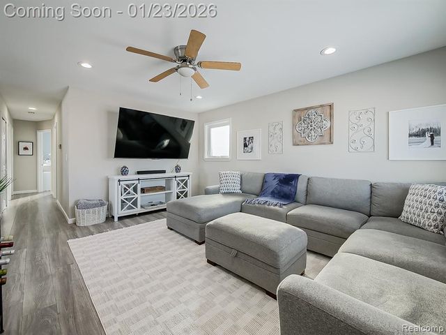 8170 Gerald Avenue, Warren, MI 48093