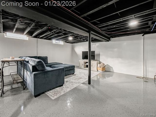 8170 Gerald Avenue, Warren, MI 48093