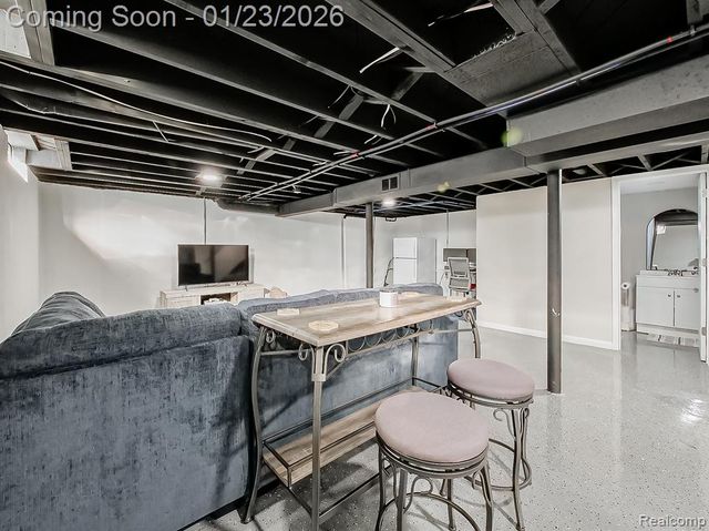 8170 Gerald Avenue, Warren, MI 48093