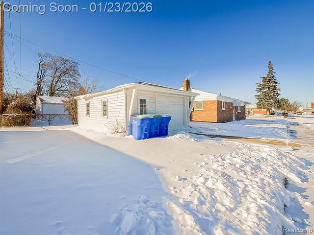 8170 Gerald Avenue, Warren, MI 48093