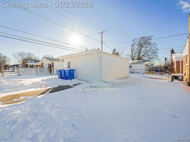 8170 Gerald Avenue, Warren, MI 48093