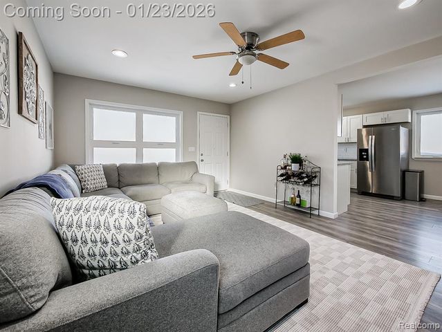 8170 Gerald Avenue, Warren, MI 48093