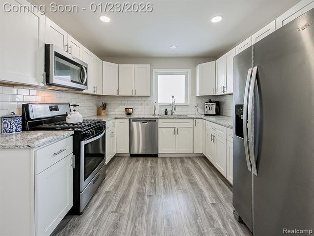 8170 Gerald Avenue, Warren, MI 48093