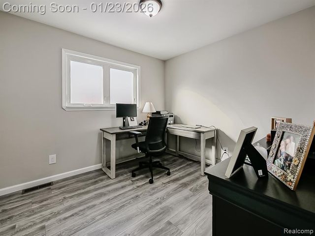 8170 Gerald Avenue, Warren, MI 48093